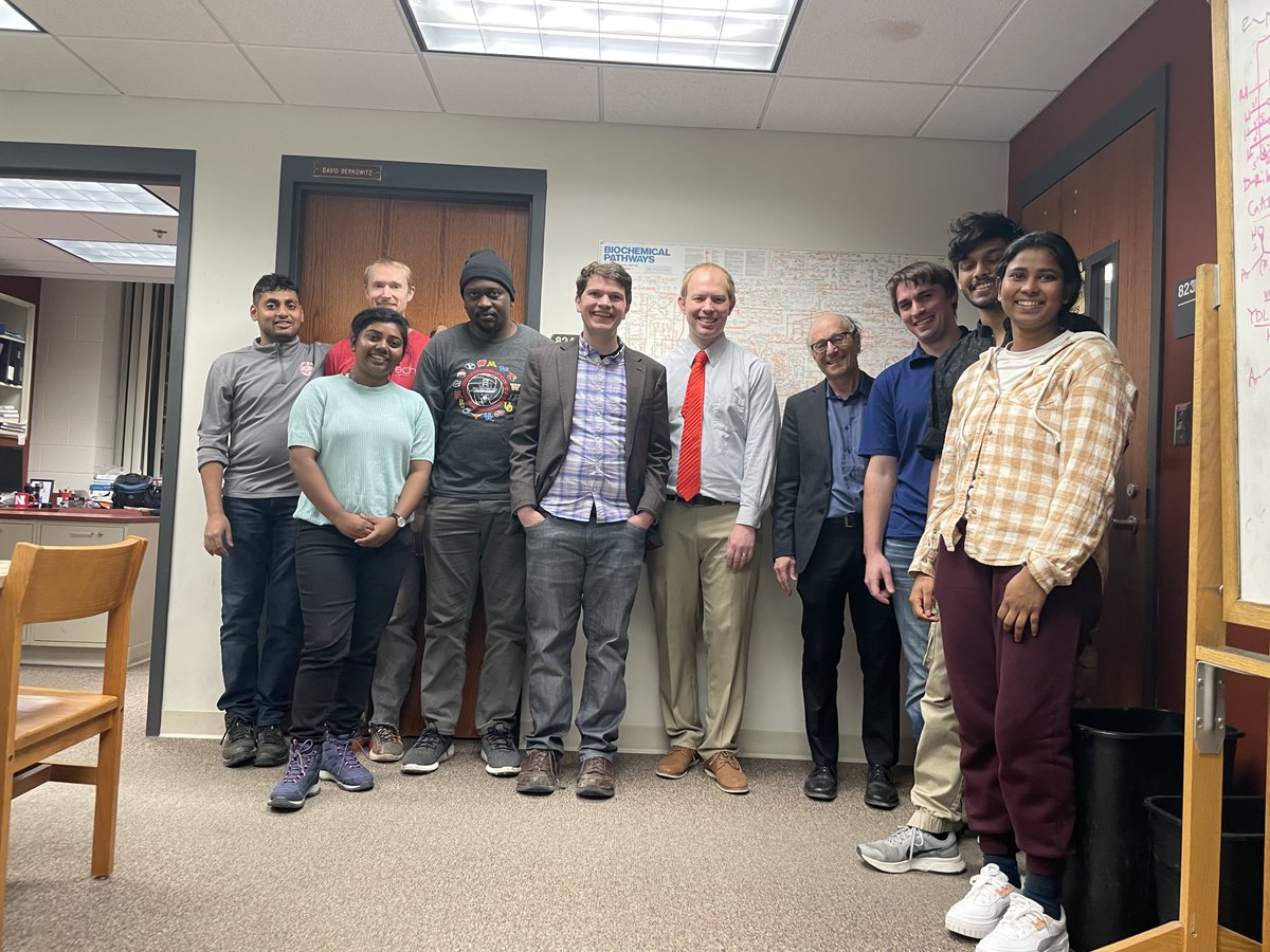 Thrilled to welcome home Ross Cheloha @rche54 @NIH @berkowitzgrp alum and @ACSorganic SURF awardee (organicdivision.org/surf/pastsurfa…) -Group hanging with @JamesWChecco- -Great seminar on peptide-nanobody conjugates by Ross!! @unlchemistry @unlcas @UNLresearch #ChemBio #Nanobodies #GBR