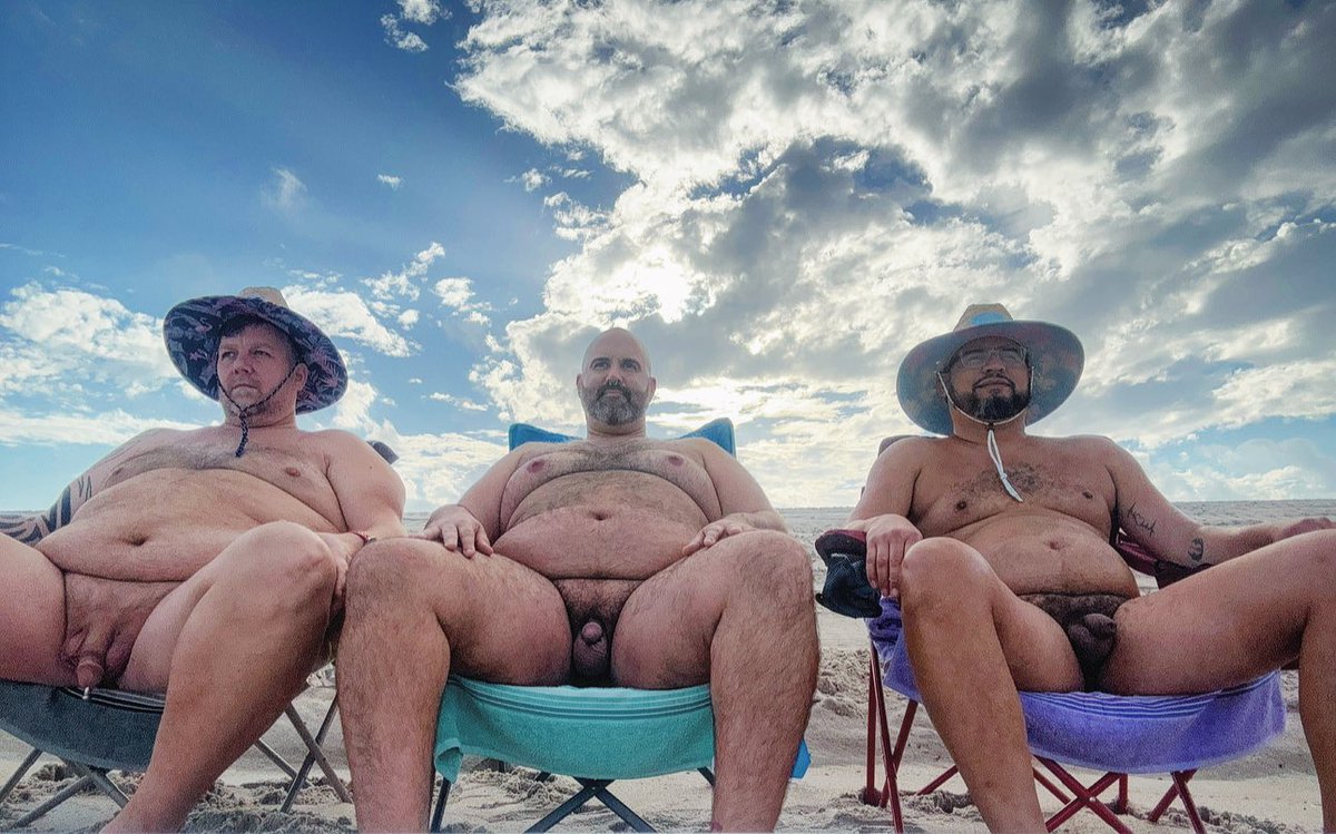UlisesSkywalker's tweet photo. #GayPoly #PolyBears #hairybears #Triad #Throuple #Boyfriends @FL_Bears_407 https://t.co/E75xfqjZzn