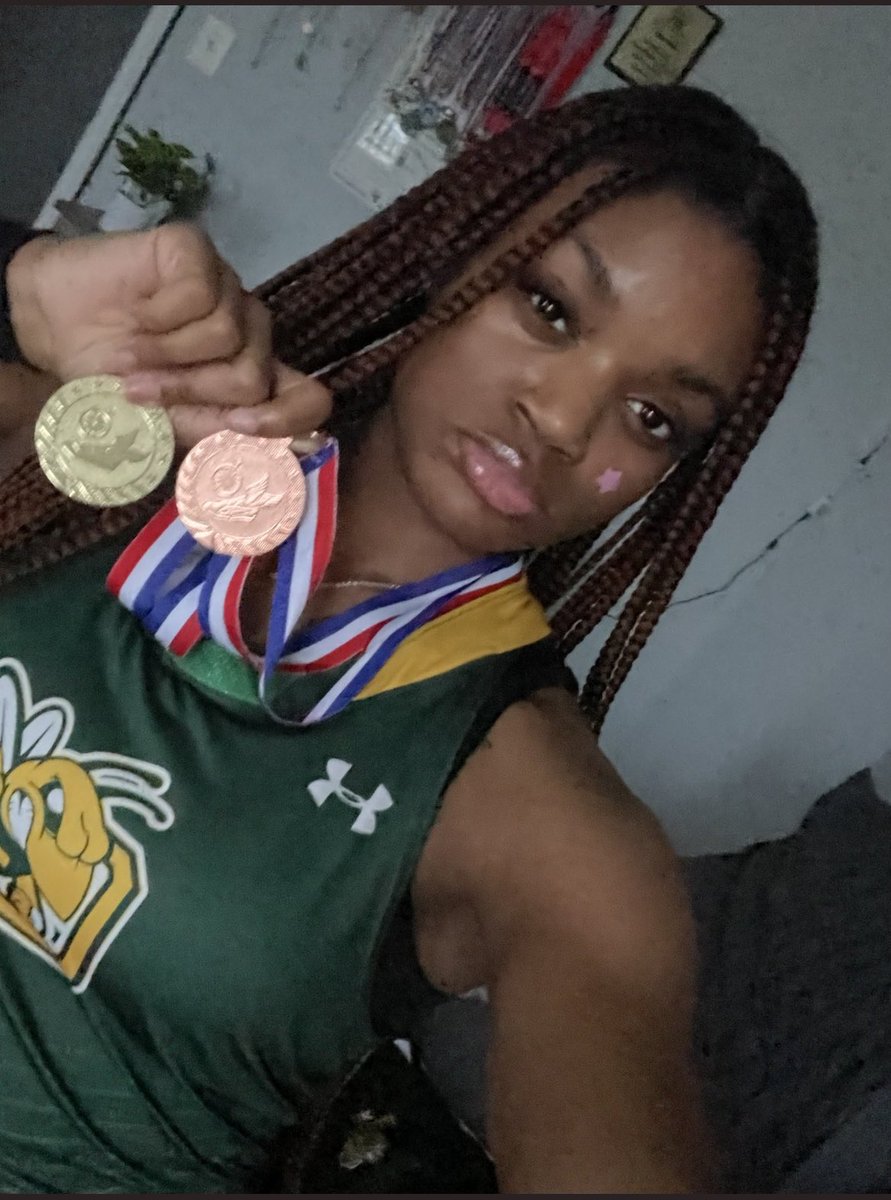 CoachGoldring's tweet photo. Senior Kayla Rorie SMAC Champion in 55mh and 3rd place in 55m dash
Also breaking school record in the 55mh with a 8.36  @KaylaRorie https://t.co/maFJimZinh