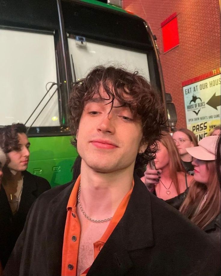 fariam amizade comigo? 

apelido: doc
pronomes: ele/dele
altura: 1,85
signo: escorpi ao
animal fav: 2d
mbti: estp
esporte fav: basquete
sexualidade: so deus sabe