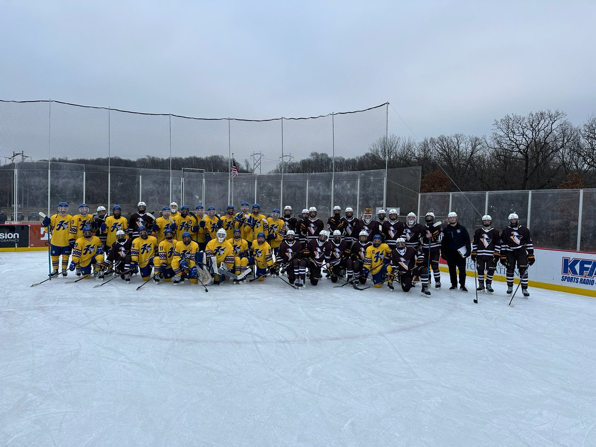 Raiders battled back and beat Apple Valley/Burnsville 3-2 in overtime at the @United_HL rink. Go Raiders!