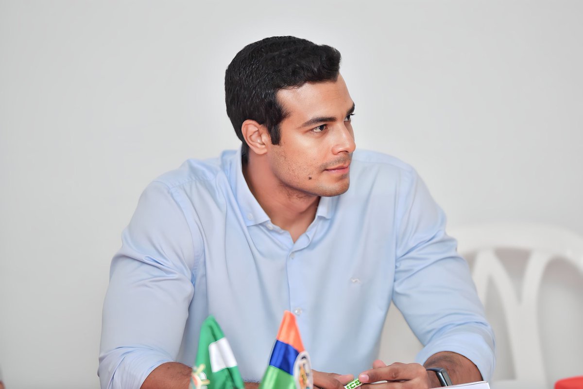 Todos hablando del alcalde, pero ya vieron al secretario de gobierno de curumaní??? 🥴😍