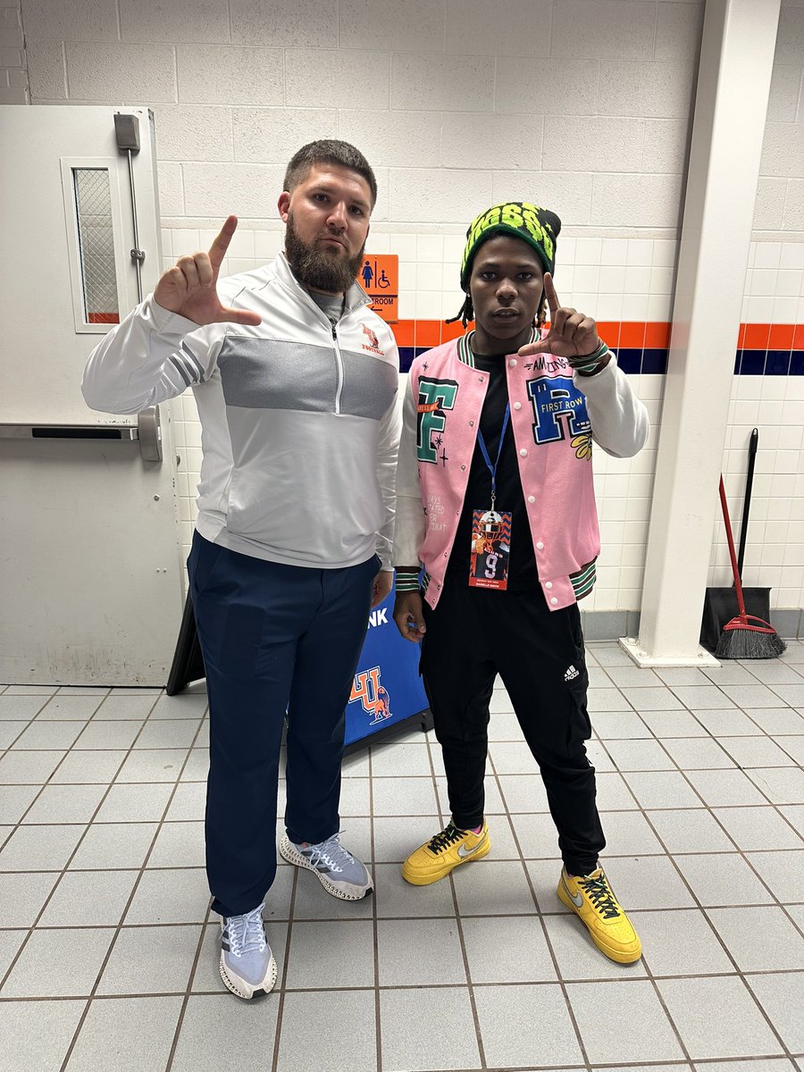 I Had an amazing visit at Langston University 💙🧡 I wanna thank @_CoachBerg &amp; the rest of the coaching staff for giving me an opportunity to come check out the school I really enjoyed it !!! #AGTG🤞🏾