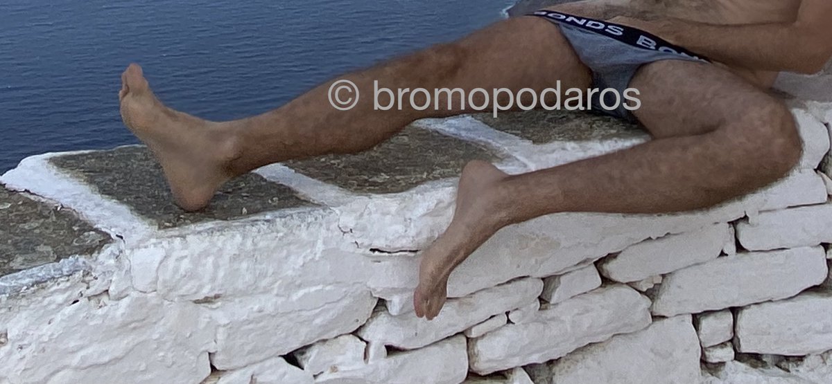 bromopodaros's tweet photo. Εσάς σας στραβοψωλιάζει η τσούνα το πρωί με 11 βαθμούς Κελσίου Γενάρη μήνα;
#greek #greekman #hairyman #feet #legs #soles #hairylegs #menslegs #masturbation #jerkingoff #wank #malemasturbation #selflove #whackoff #jackoff #publicmasturbation #outdoormasturbation #outdoorfun https://t.co/efUv2Q88np