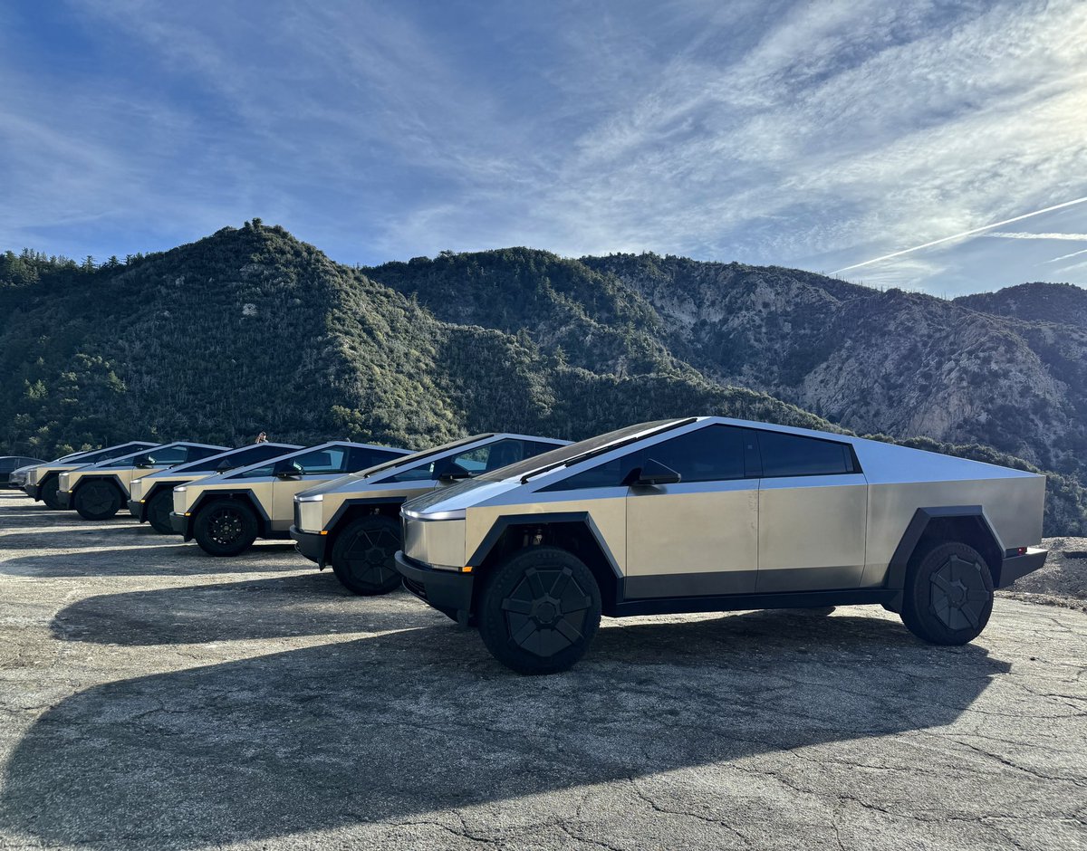 Brand0n's tweet photo. Cybertruck takeover at Angeles Crest https://t.co/zkO3c3EVxI