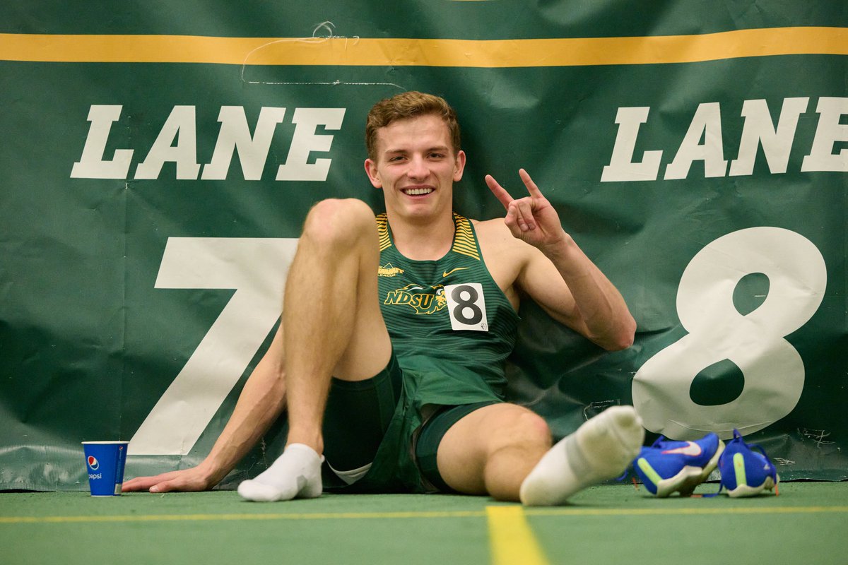 Cullen Curl ran an indoor 400m personal-best of 48.06 to take 3rd place at the UND Open.

4th - Carter Elde, PR 48.24
5th - Khamarly Holmes, PR 48.80