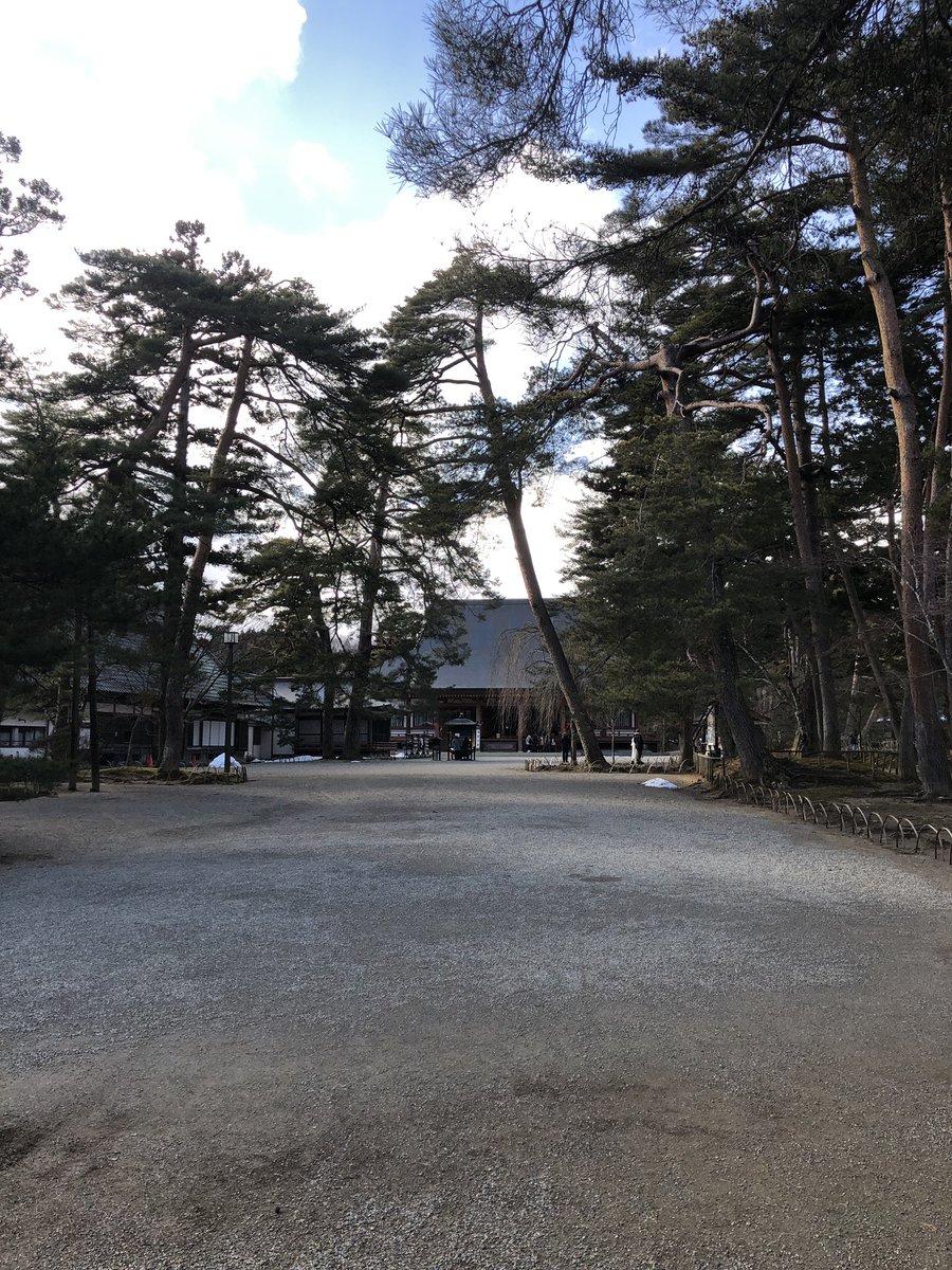 Manami02597112's tweet photo. 毛越寺に行ってきました🎵
やはり今の時期は寒かったです。
おみくじは、吉でした。

＃毛越寺 https://t.co/QpBPwJnhpV