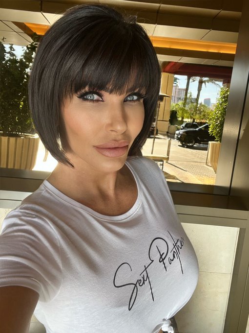 Thank you to everyone that came to AVN/AEE to see me. One drove from New Mexico, a few of my OF peeps<a href="/tag/happygirl"class="tags"><span>#happygirl</span></a><a href="/tag/nicetomeetyou"class="tags"><span>#nicetomeetyou</span></a>