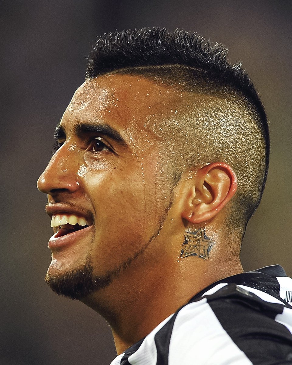SerieA_BR's tweet photo. Vamos, Vidal &amp; @ColoColo! 🇨🇱💪

#SerieA💎 | @kingarturo23 https://t.co/YkRNeQDpgD