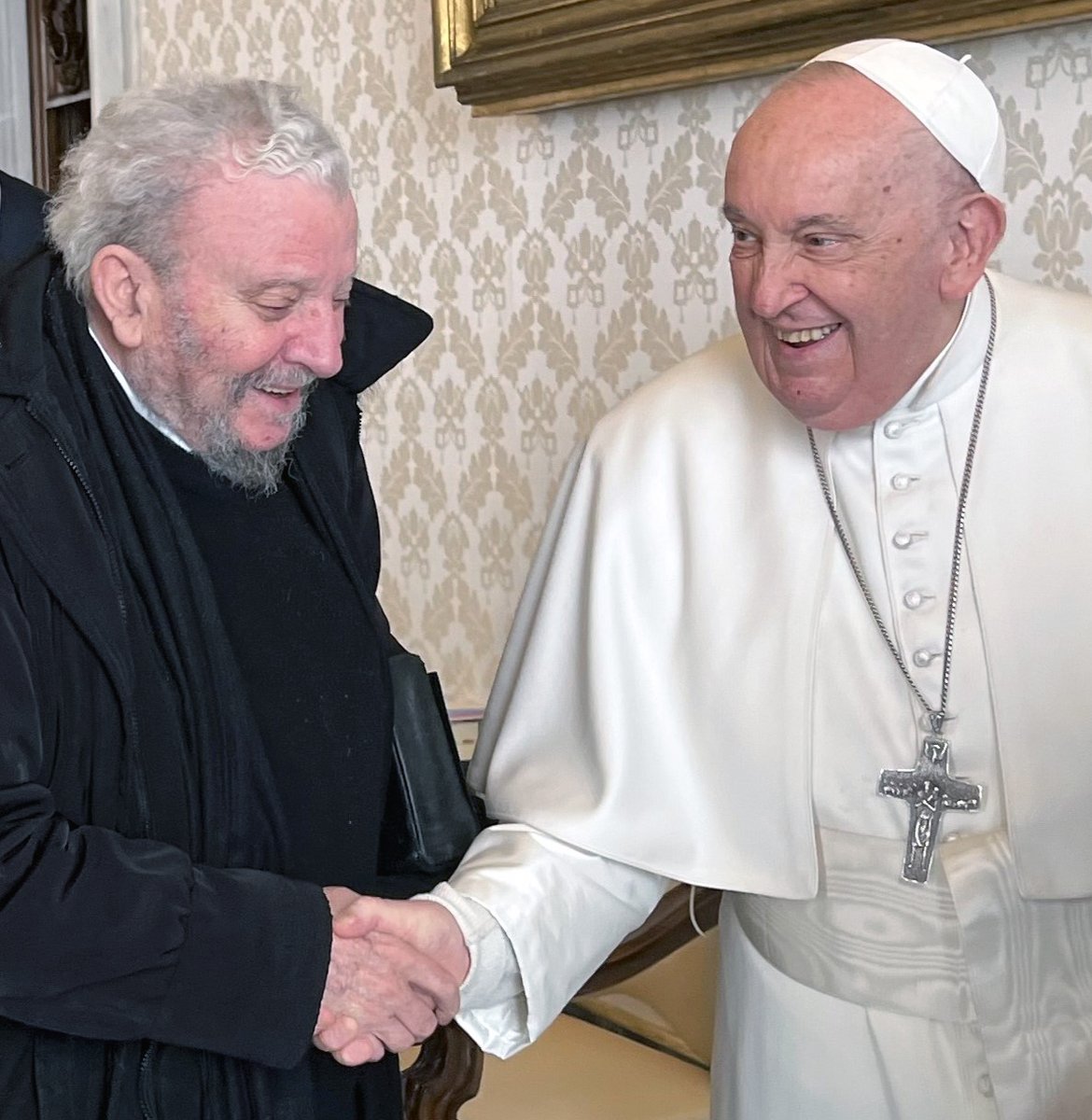 neocatiter's tweet photo. El Papa recibe a Kiko Argüello, iniciador del Camino Neocatecumenal - https://t.co/6O86XHqlh0 https://t.co/8nukHRzMY6