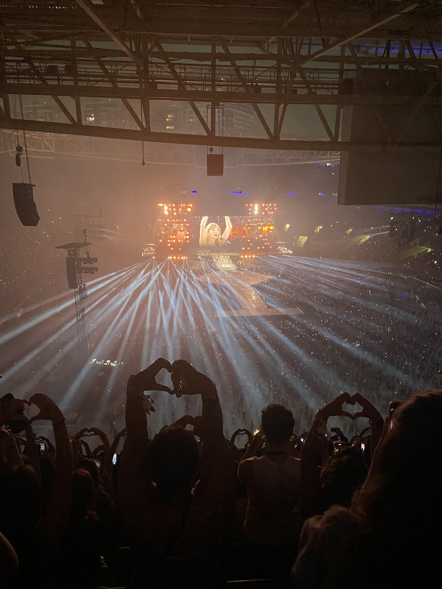 MoniHernandezT's tweet image. #ProtectTaylorSwift