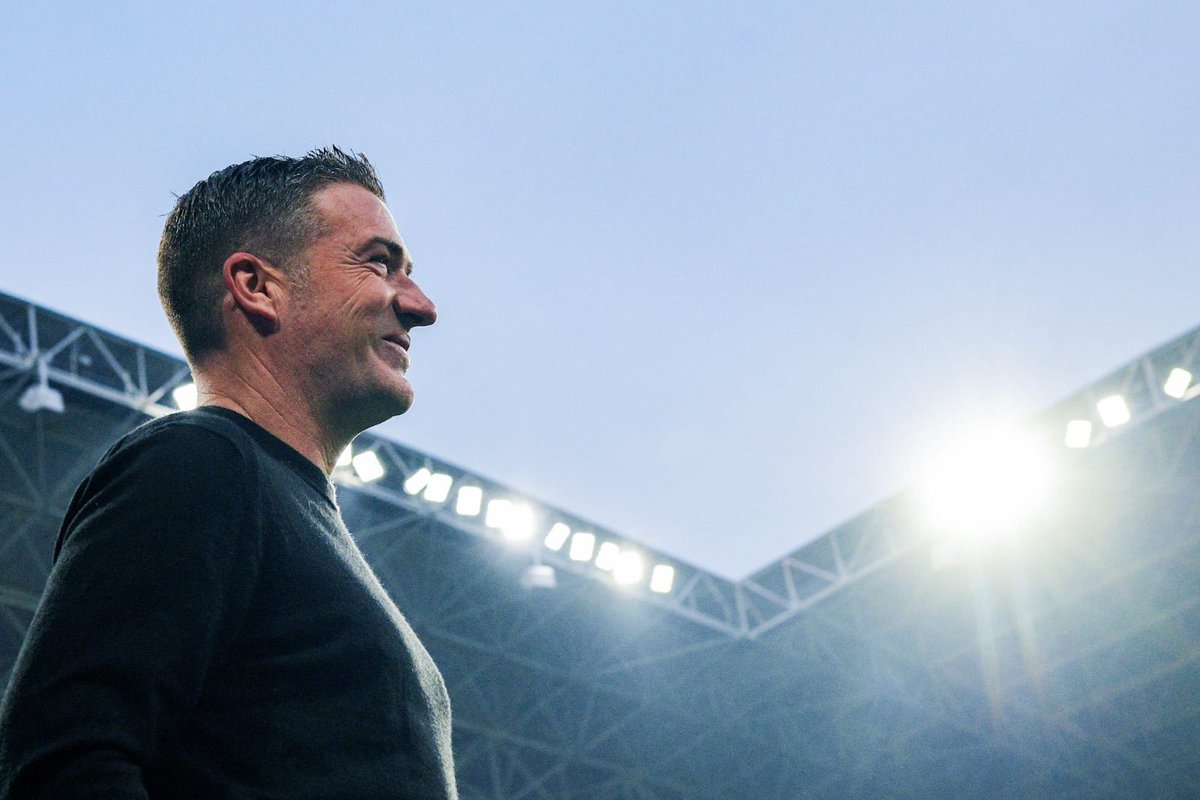 rinconsegunda's tweet image. 🔵 El gran artífice del progreso del @RealOviedo tiene nombre y apellidos: Luis Carrión. 

- 34 puntos de 54 posibles. 
- ‼️2 derrotas en 18 partidos 
- 🧱13 goles encajados en 18 partidos.
- Cogió al equipo 21º y lo tiene 6º. 

Claro candidato a entrenador del año. 👏🏻