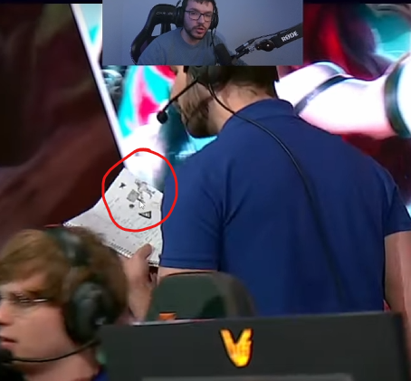 Styml76's tweet photo. C'est donc ça que fait notre coach, des petits dessins sur son cahier...
#KCORP #KC #KCLEC #KCWIN https://t.co/KBh0P23DSt