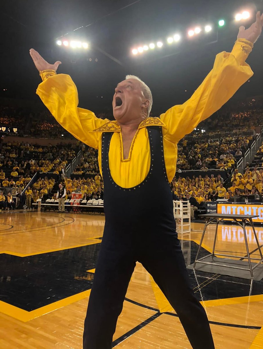 amazingsladek's tweet photo. Catch me tonight at #Halftime as @GWTweets # Revolutionaries @GW_MBB plays @1NCAABasketball @A10MBB #MBB #basketball vs @LaSalle_MBB #Explorers #SmithCenter #GoRevolutionaries #CollegeHoops #amazingsladek #AmericasOldest #DareDevil #Acrobat #TowerOfChairs #ItsALLForTheFANS!!! https://t.co/5oarIK9gVr
