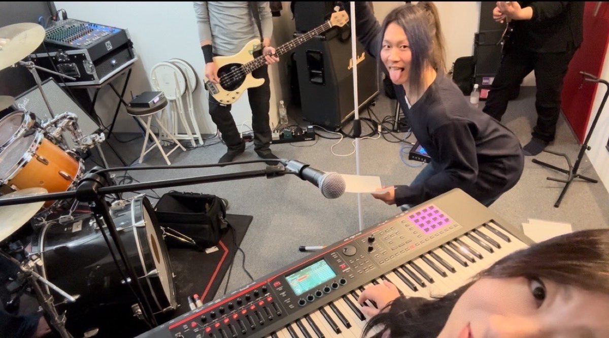RoyalLine_Japan's tweet photo. 昨晩は2024年最初の初リハ‼️でした‼️
#RoyalLine #TheMelodyRemainTheSame #StudioLily https://t.co/zxg49fyoh3
