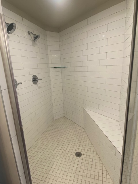 TheDonovanKC's tweet photo. We have one of our few C4 floor plans coming available! Give us a call today to learn more about this amazing top-floor two-bedroom with a huge shower and raised ceilings! It doesn't get better than this😍 https://t.co/E5NerMDz7z