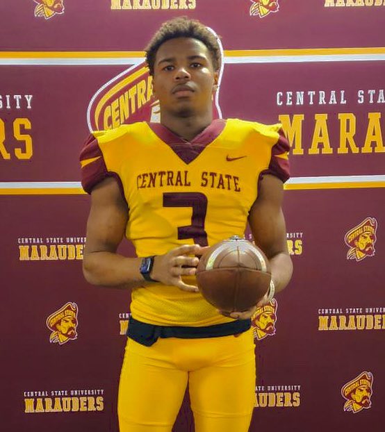 DematthewD's tweet photo. With a great visit at central state university I’m very blessed to receive an offer @iiler_2 @CoachD_904 @thecoachhopshow @UnionRedford @REDFORDUNION @CentralState87 @GO_MARAUDERS @CoachErvCSU2022 https://t.co/xfgrBk7rty
