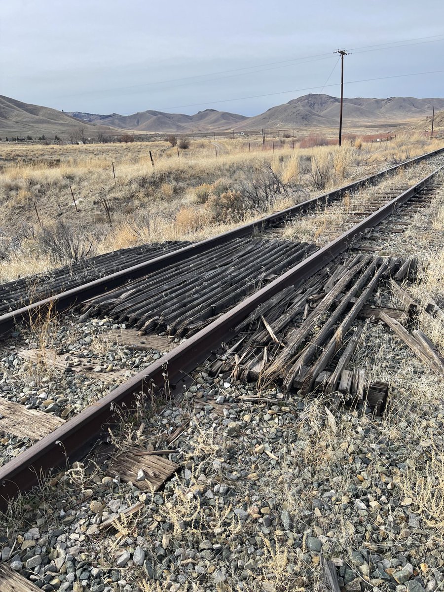 RailFanCA's tweet photo. Any guesses as to what this is? (Hint: it’s NOT a crossing.) https://t.co/8ZjEQCtfCo
