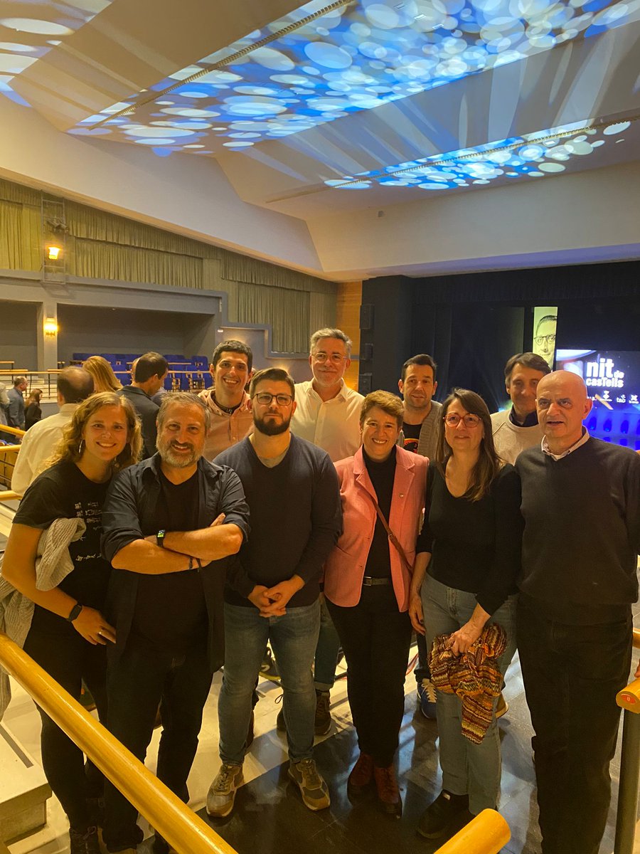 HeidiPerezPerez's tweet photo. Honorada d'acompanyar @capgrossos a rebre el
🏅Premi Descarregat a la #NitdeCastells a Valls.
Sou un orgull per la ciutat! https://t.co/g648qoW6mu