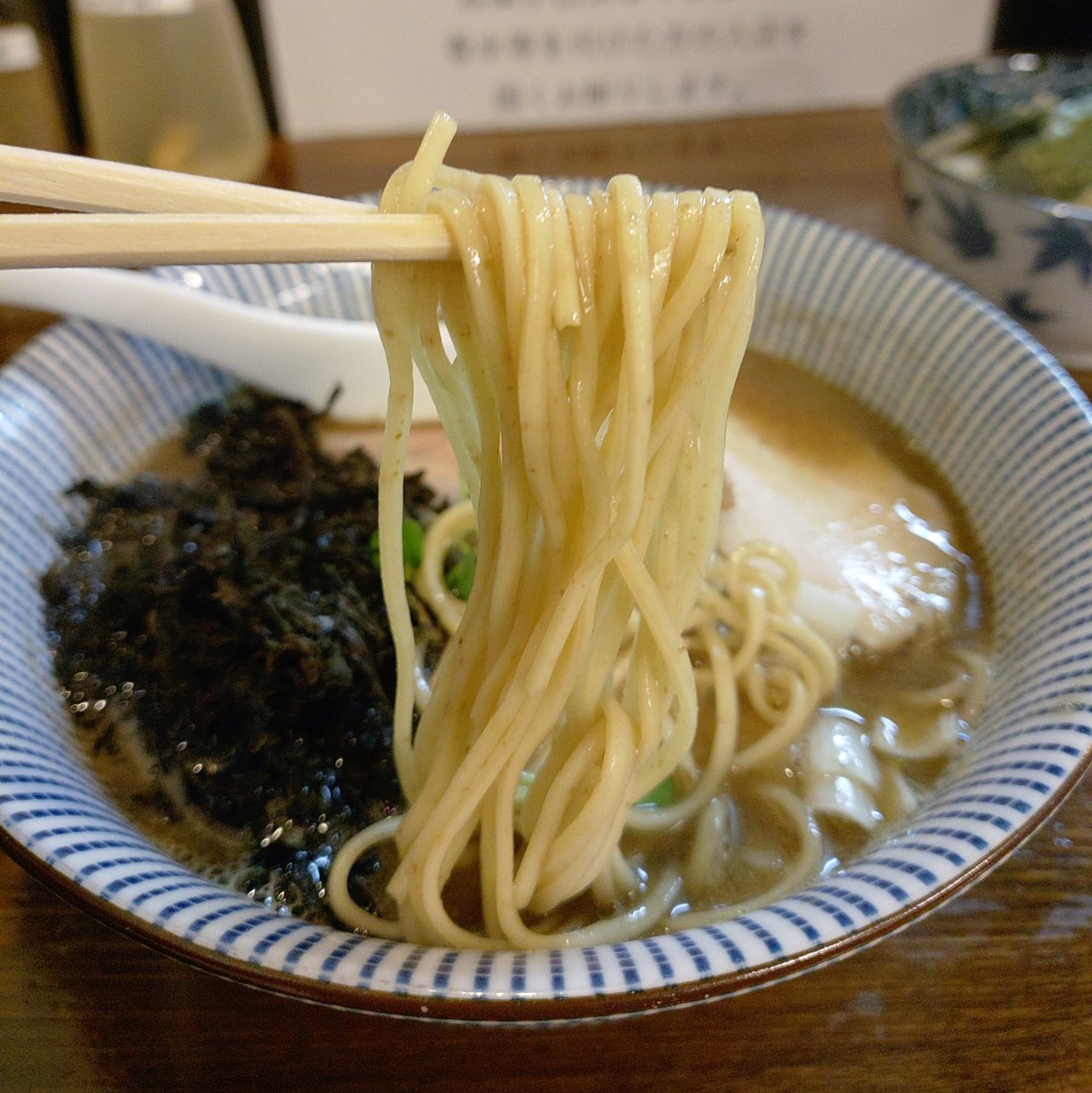 33bluesky33's tweet image. ガチニボ￥900

朝ラーに濃厚な煮干し
佐藤さんのごはんには最後にぼし粉もかけて
美味しかった😋

#SINCHAN