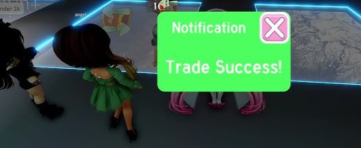 McQueenRH's tweet photo. i knew rh was taking a turn when i was in the trading realm and someone was trading a halo suspiciously cheap. then when they finally found a player that wanted it they were like “have fun with your EXPLIOTED goods” and DIPPED https://t.co/PDurQJeOBp