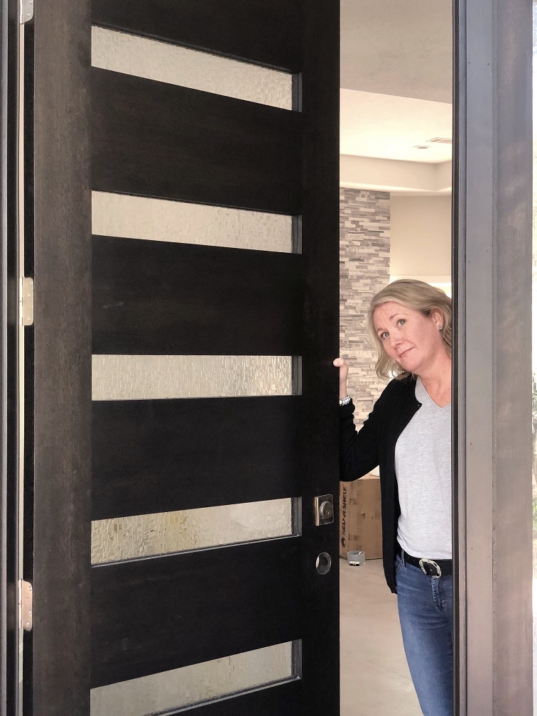 SCMDESIGNGROUP1's tweet image. The Entrance sets the tone! A beautiful new front door that welcomes with charm and elegance. It&apos;s more than an entrance; it&apos;s an invitation to a space where memories are made! #FrontDoorElegance #HomeRemodel #scmdesigngroup