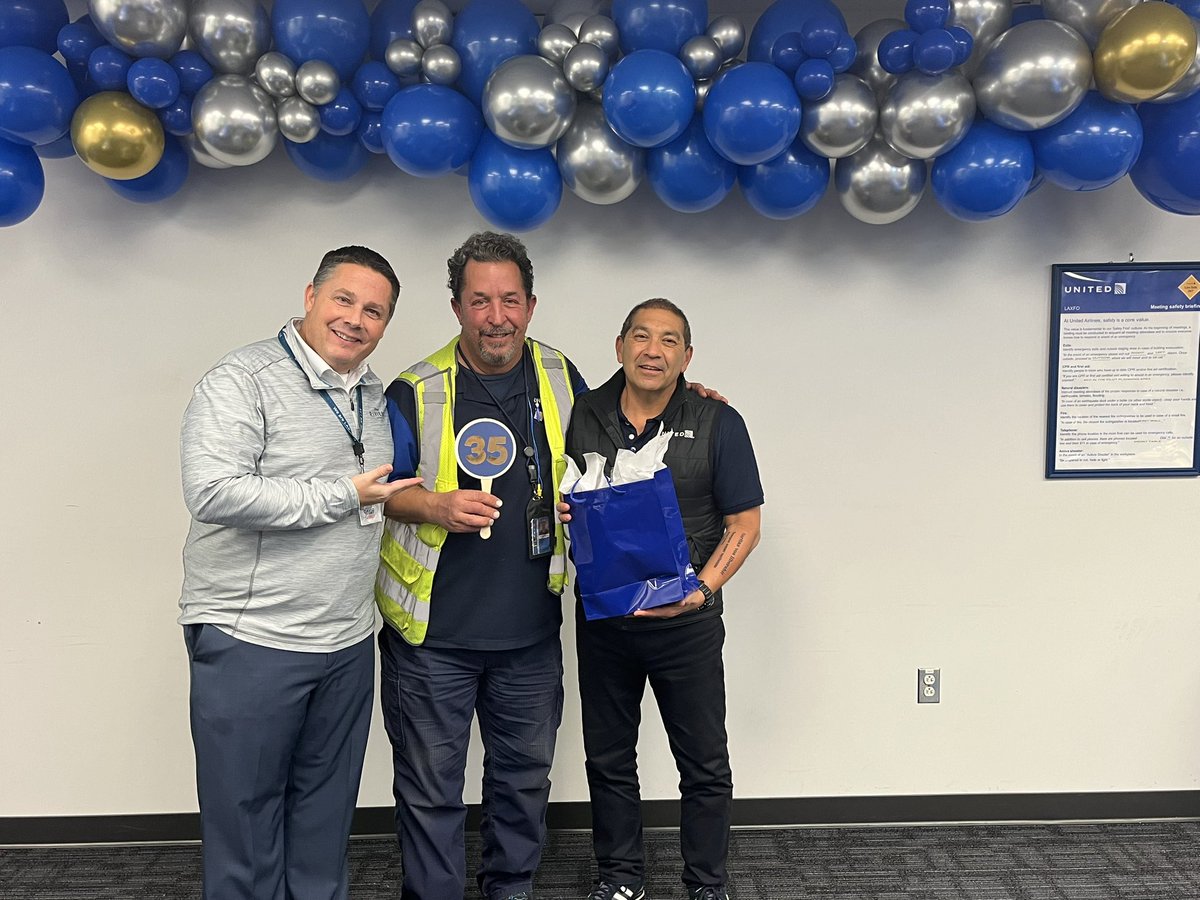 TeamLAX celebrating Milestones ✈️❤️thank you for your loyalty and dedication ❤️Congratulations 🎉 @dtpilot19 @DJKinzelman @al_pact @Glennhdaniels @KimberlyChiu_UA @dclove20