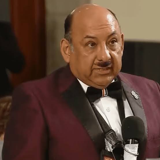 MalAmigoMX's tweet image. - Señor, si viajaramos, en Mexicana y el avión se estrellara, me permitía comérmelo o usted me comía a mi ?