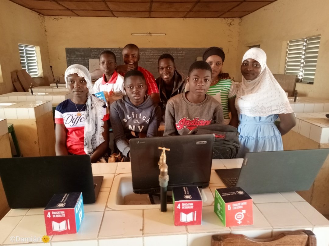 OloukoyiD's tweet photo. La mise en œuvre du projet Incub'actrices se poursuit. Pour rappel, c'est une initiative de #apodd qui vise à renforcer la résilience des filles et garçons de Ségbana face au numérique et faciliter la vulgarisation des ODD 4 et 5
@oddtvlive
@AFD_France
@UNICEF_Benin
#odd4_5 https://t.co/LRG4wW8uEi