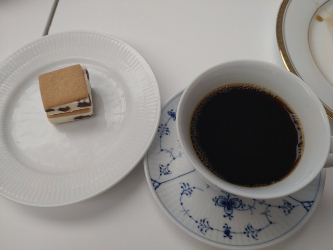 「ケーキ お茶」のTwitter画像/イラスト(新着)｜3ページ目
