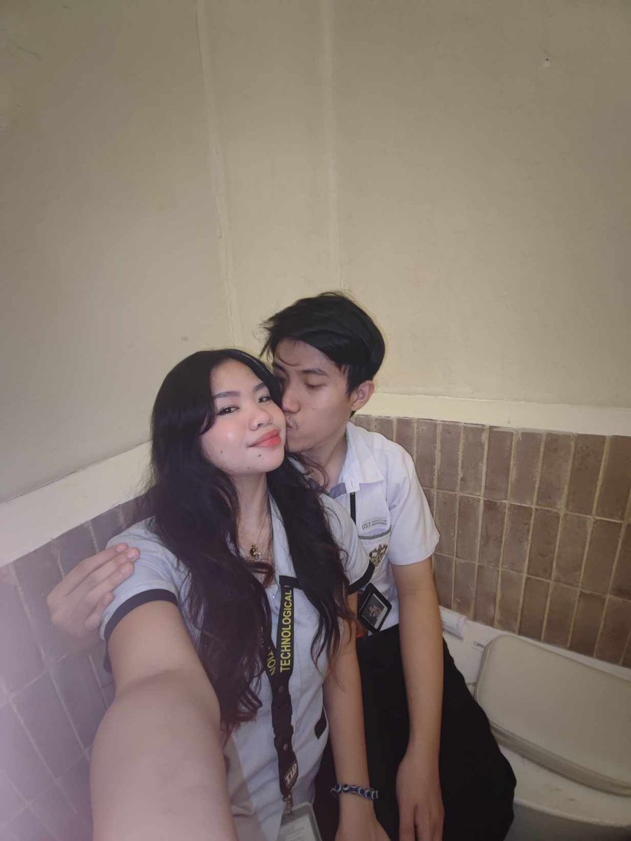 justmaryli's tweet photo. the temptation to return to this app just to share these cute pics is too real

had an after-class date, checking off a cute bucket list item ++ it's our first time syncing up schedules, and I couldn't be happier.  🥺💗I LOVE LOVE LOOOOOOOOVE MY BOYFRIEND https://t.co/tL04FkwnhD