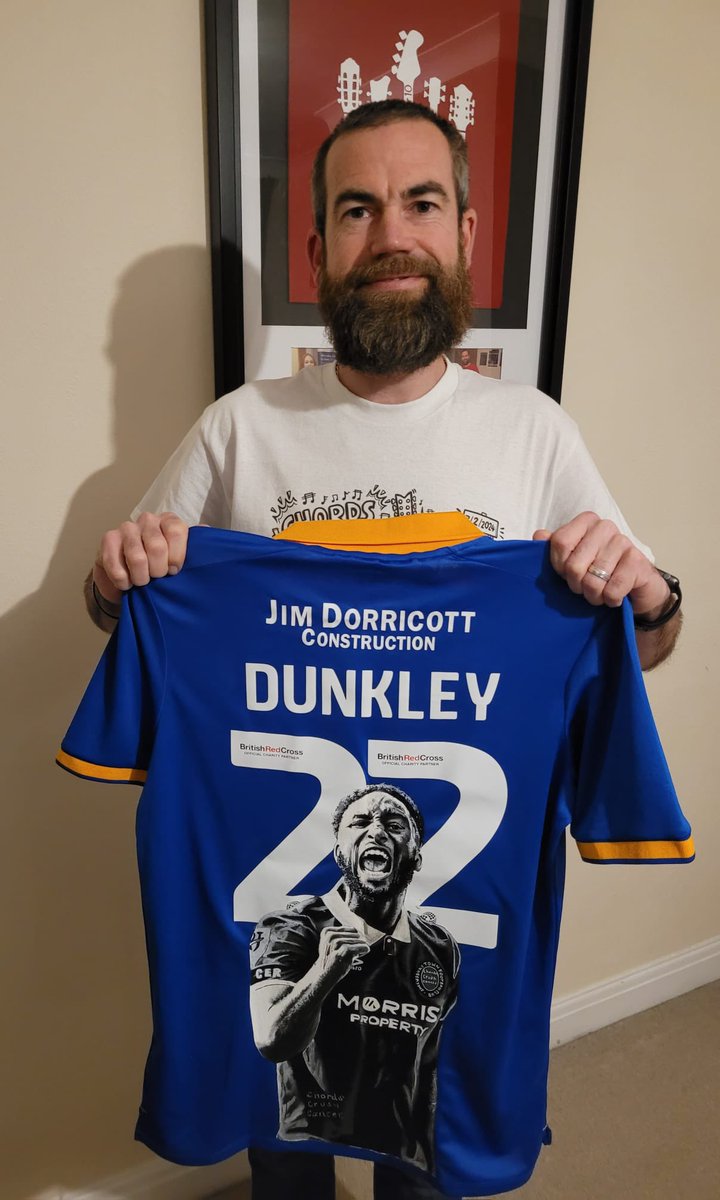 What a win for @shrewsburytown yesterday on the return of Paul Hurst. 

Captain @Dunks_92 netting the second goal and there is less than a week left to bid on this unique shirt! Meeting up with Chey this week to get it signed. 

DM your maximum bid! In aid of @LingenDavies 🔷🔶