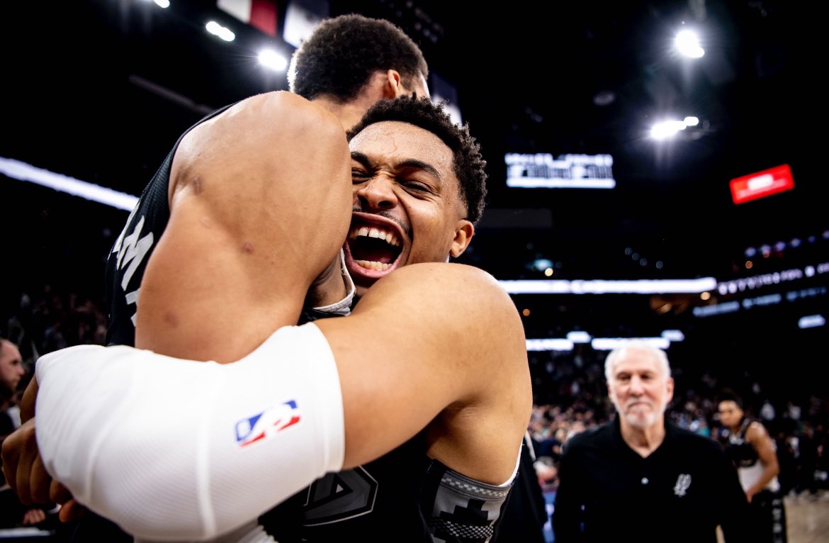 Look at Pop in the back🥺😭