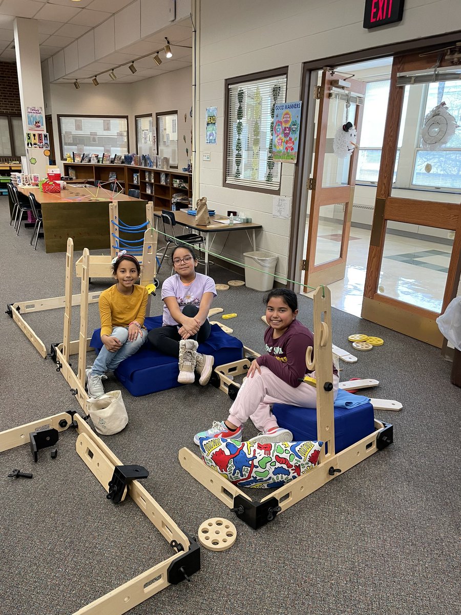 BenderLibrarian's tweet photo. Makerspace week being creative and exploring! https://t.co/g9DbkmCTmf