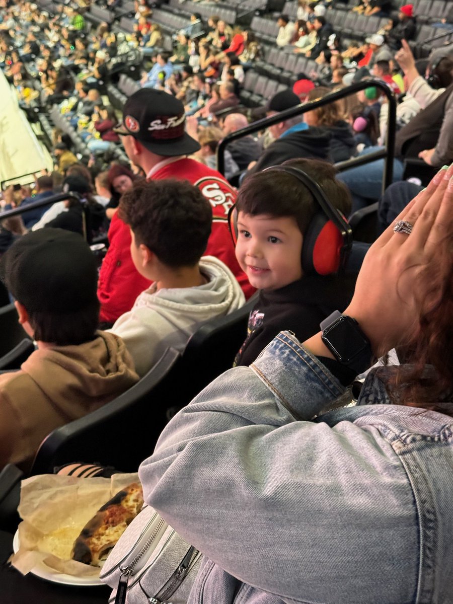 RickMarquez15's tweet photo. His first time He's having a blast #monsterjam https://t.co/kGkJkKJSnv