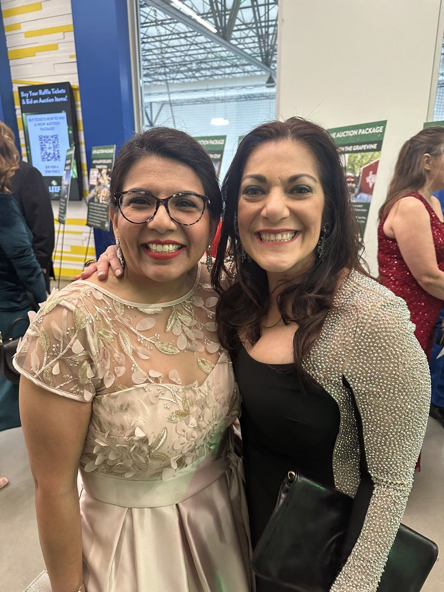 vsopher's tweet image. What an honor to be invited to speak at the #LEEF gala while I was in Austin! 

No matter where I am at, you can count on me to show up and support #publiced.

Thanks to the volunteers, staff &amp;amp; sponsors. Students will benefit greatly from your hard work! 👨‍🎓👩‍🎓

#HaveGalaDressReady