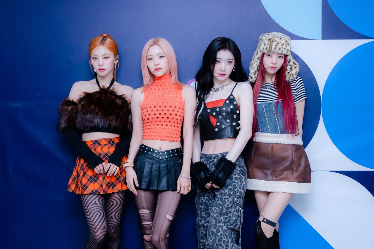 kpop_sbs's tweet photo. [👔] 240128 #착장인가

잠시 후 오후 3시 30분!
#인기가요 에서 만나요❤

#있지 #ITZY #ITZY_MrVampire @ITZYofficial https://t.co/ywFr5eRzOm