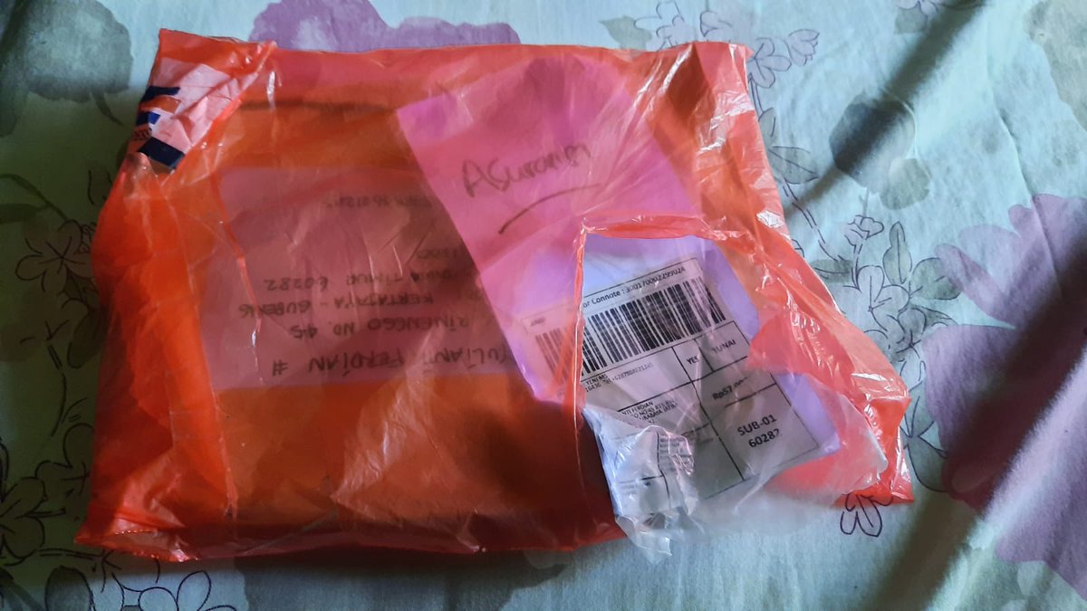 msyeni's tweet photo. Kirim paket JNE YES plus insurance ke Sby lalu berakhir kecewa berat, paket terlambat sampai dan dlm keadaan koyak kyk abis kena Tsunami, sy komplain! @JNECare  no resi 300170002299024 https://t.co/poauARPWcW