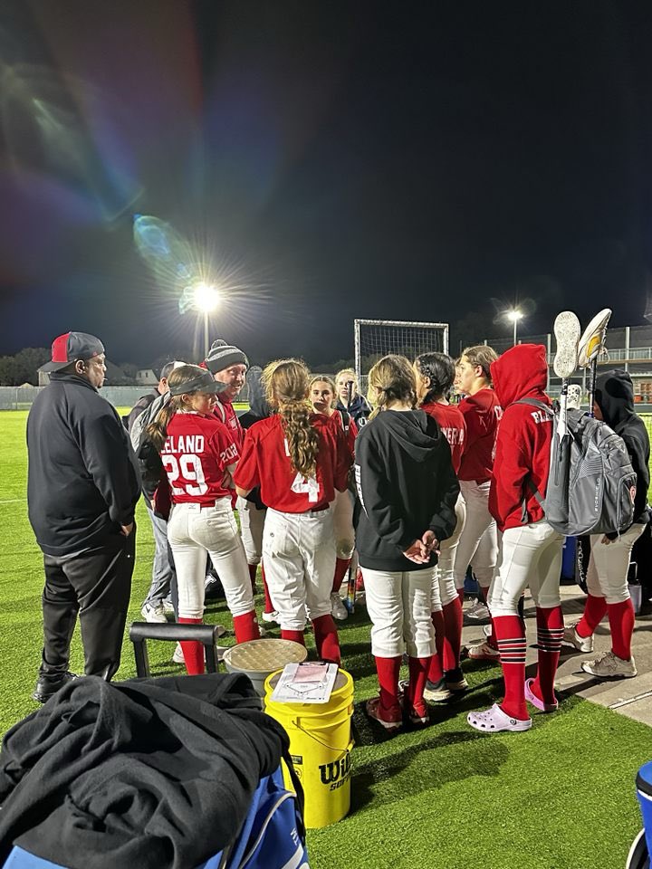 Our brand new 14u hit the field for the first time this weekend! Finished the night beating a Lady Dukes National team 8-6!!! Let’s go!!! @Firecrackersinc #PlayWithHonor #FCCulture