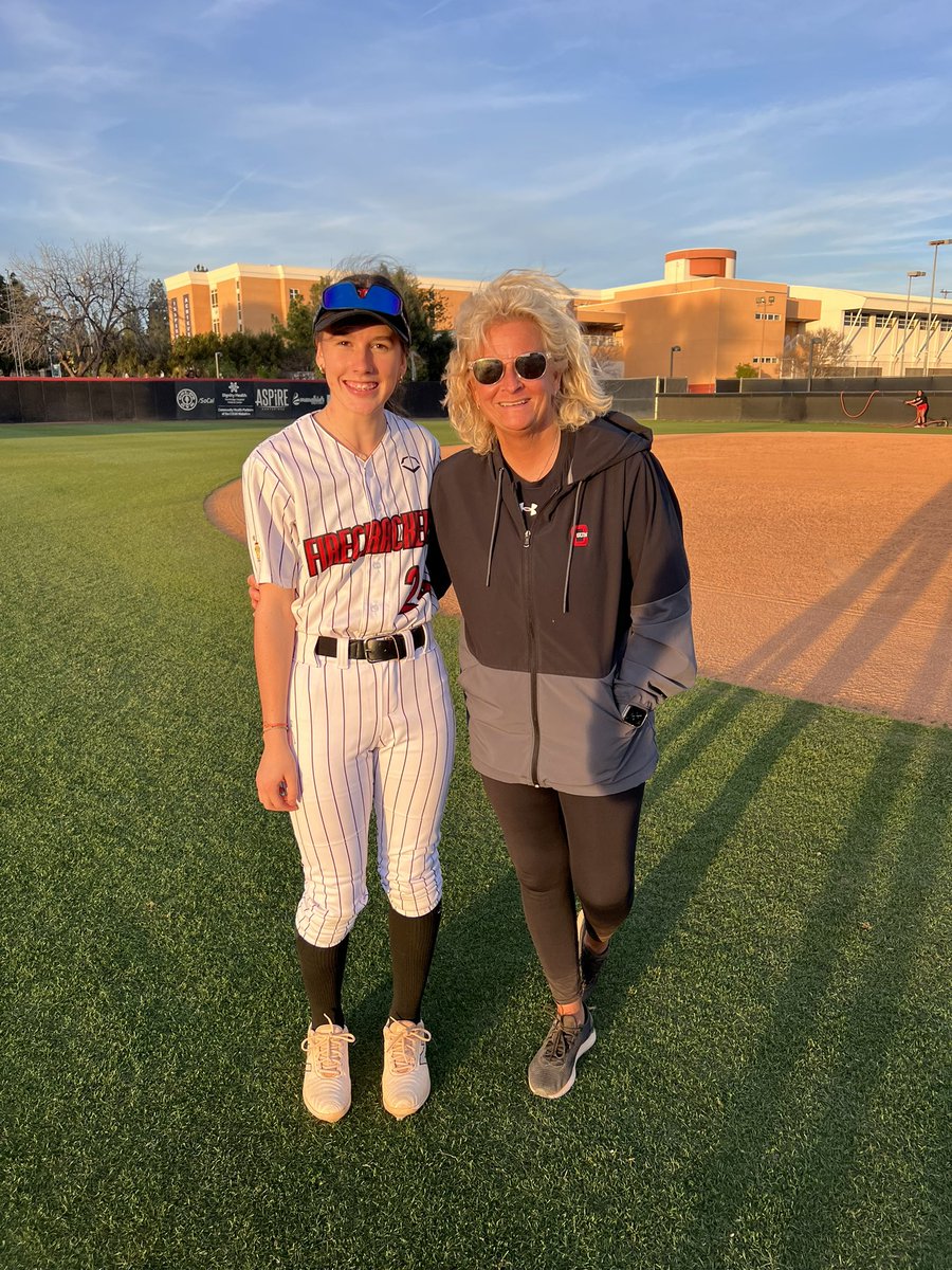 Ryleyfrith2026's tweet photo. Thank you @CSUNSoftball players and coaches for putting on such an amazing winter elite prospect camp today! I learned so much, it was a great experience getting to know the school!
#csunsoftball #csun #shortstop #working #letsgo #hitting #fielding #softball #collegecamp https://t.co/xRmqHBZD7Q