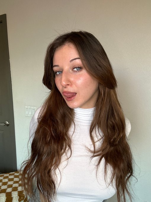 guess where you can find more of me 😈 https://t.co/ltZRXRy08j