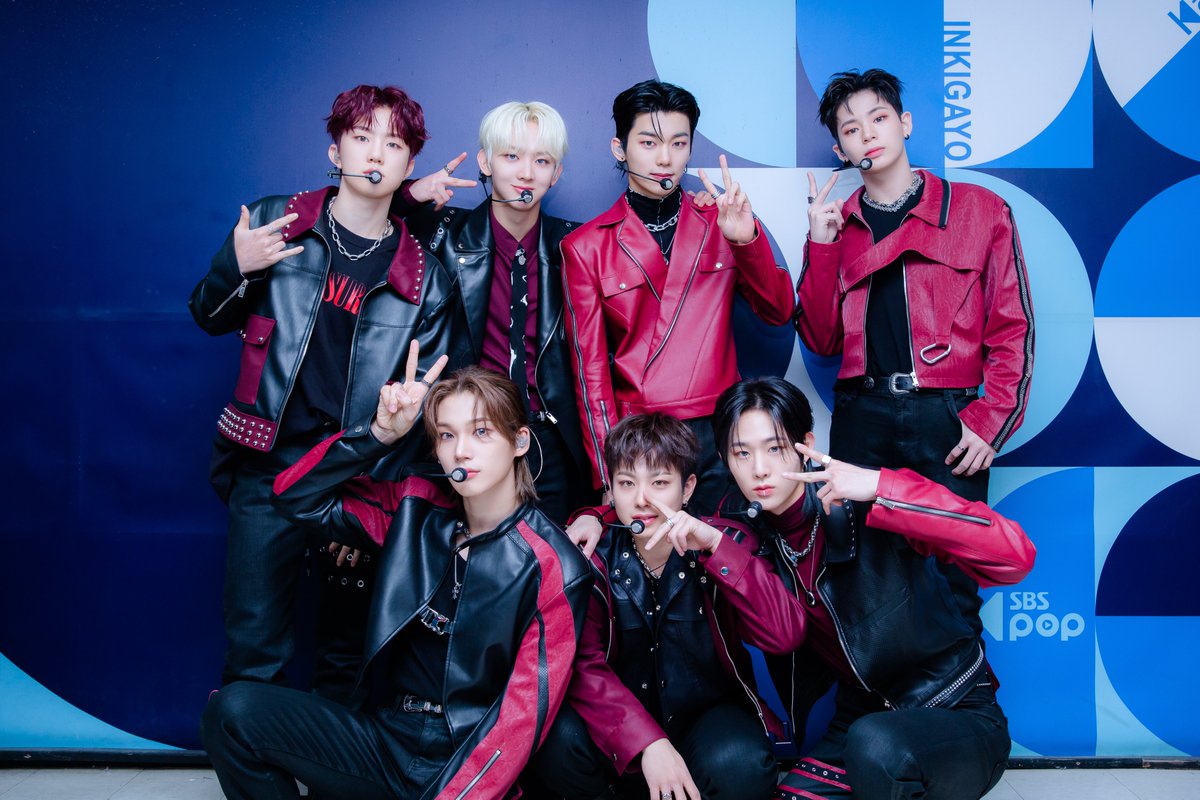 kpop_sbs's tweet photo. [👔] 240128 #착장인가

잠시 후 오후 3시 30분!
#인기가요 에서 만나요❤

#이븐 #EVNNE #UGLY @EVNNE_official https://t.co/2fzH7socth