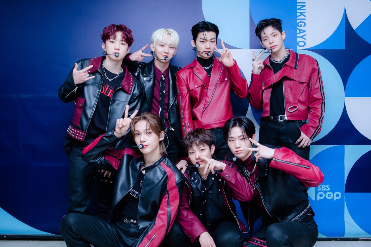 kpop_sbs's tweet photo. [👔] 240128 #착장인가

잠시 후 오후 3시 30분!
#인기가요 에서 만나요❤

#이븐 #EVNNE #UGLY @EVNNE_official https://t.co/2fzH7socth