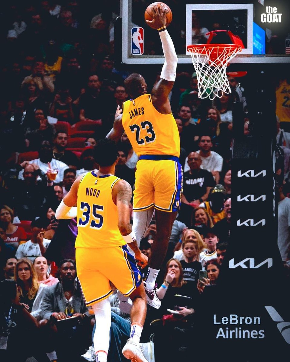 shadooow06's tweet photo. No tiene sentido lo que hace LeBron James a sus 39 años, es simplemente absurdo.

Te tira un fadeaway en el tiempo extra y te destruye. Juega 48 minutos como si fuera un juvenil.

Cosas que no puedes explicar.

#LakeShow  @Lakers #PurpleAndGold #Lakers #LALvsGSW https://t.co/MMRblDynwZ
