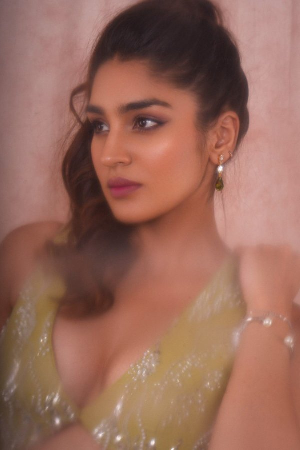 GE59A8QbEAAeK7d?format=jpg&name=900x900