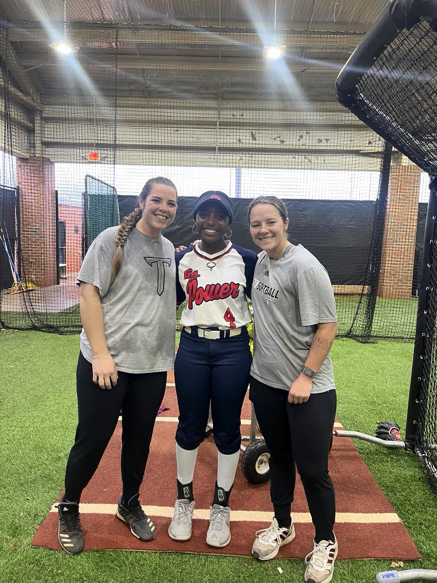 Spent another Saturday with @TroyTrojansSB! It was a great camp and I enjoyed seeing all of the coaches again! Thank you @e_newellcoach, @NateTompkins, @_leannajohnson5, @AnnaShelnutt for coaching me today! @GAPowerRouse @IHartFastpitch @softball_dugout @SBRRetweets