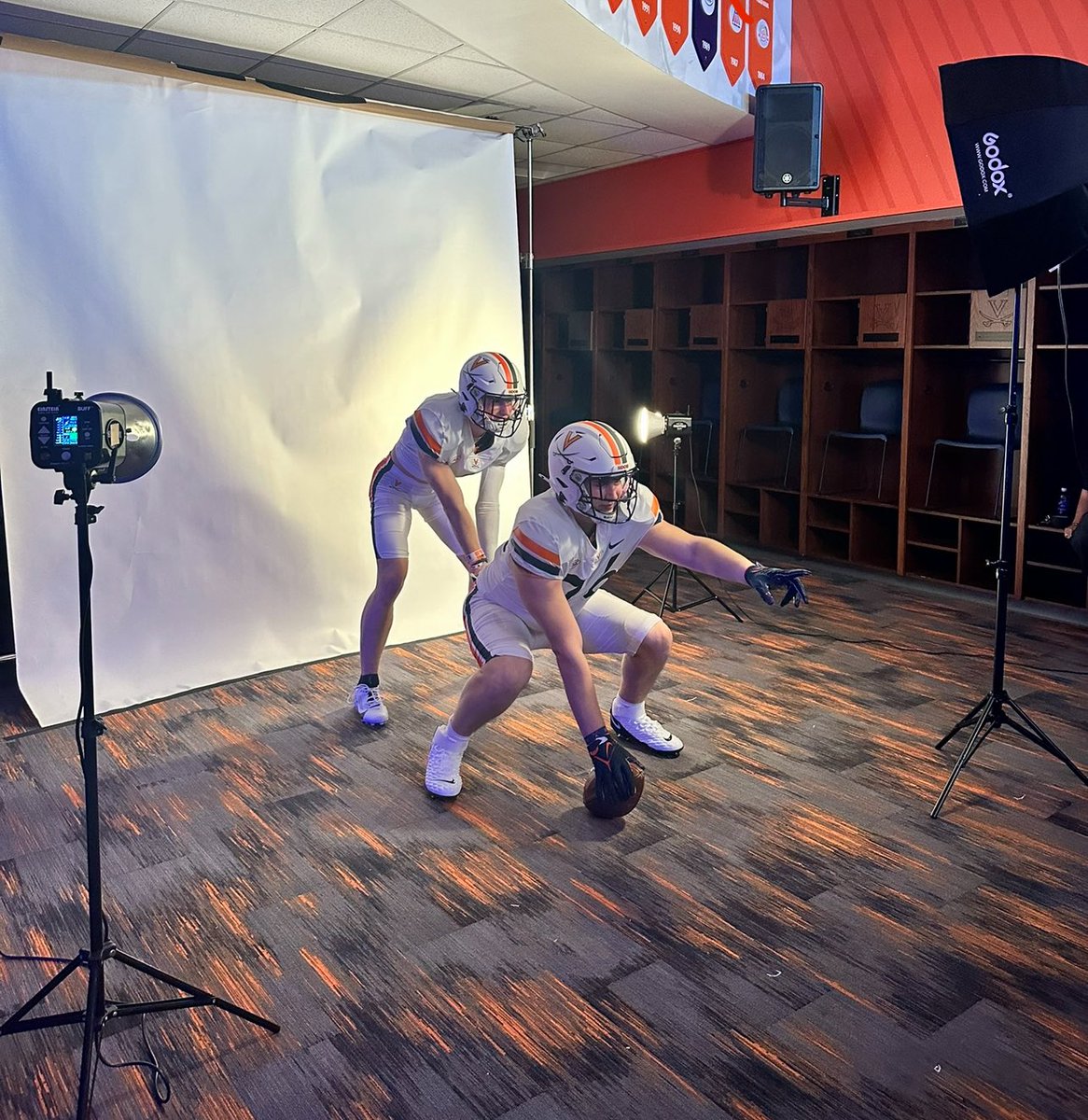 CarterScruggs_'s tweet image. After a great visit to @UVAFootball I’m extremely blessed to have received my 8th D1 offer! Thank you @Coach_TElliott and @Coach_TerryHeff