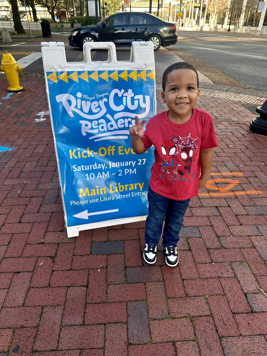 ruthjknight_72's tweet photo. Caleb and the President of @JaxPEF @RachaelTutwiler #RiverCityReadersKickoff https://t.co/lqXCMnaTp2