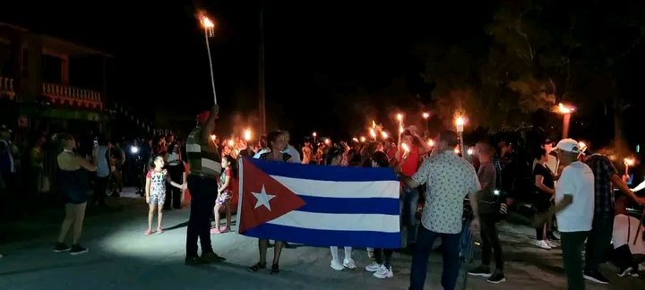 Las jóvenes generaciones del Municipio #Guáimaro  #Camagüey protagonizaron  otra histórica Marcha de las Antorchas  en saludo al aniversario 171 del natalicio de #JoseMartí.

#FielesAlLegado
#ConElMismoFuego
#UnaMejorJuventud
#MartíVive
#MartiEntreNosotros
<a href="/cadenagramonte/">Cadena Agramonte</a>
