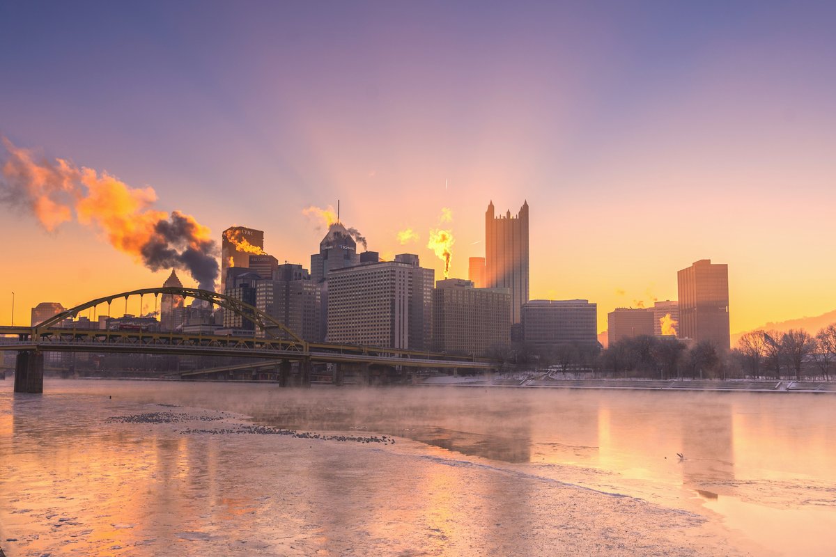 Exactly two years ago today was one of the most amazing sunrise I've ever seen in #Pittsburgh. It was -9º with 84% humidity, which lead to freezing fog around downtown. There were ice shards on the branches that caught the morning light perfectly. It was just mesmerizing.